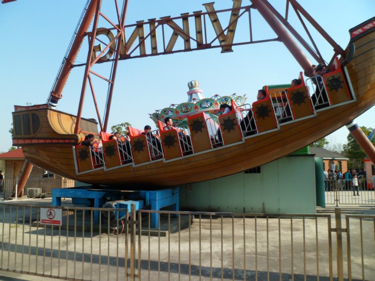 瓜州游乐园海盗船